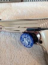 Standard Manufacturing Nickel 1911 in box - 2 of 12