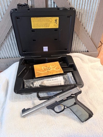 Browning Buckmark 22LR in box excellent