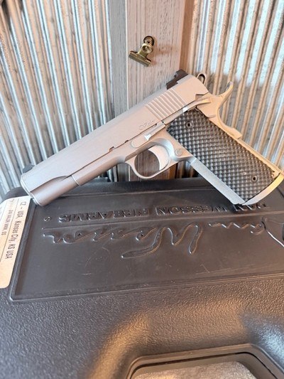 Dan Wesson Valor in box excellent, 9mm