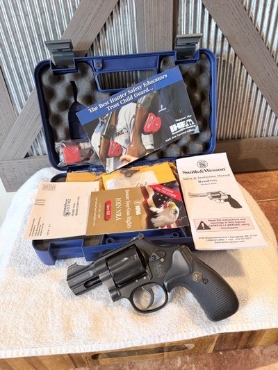 S&W 386 Night Guard 357 in box, excellent!