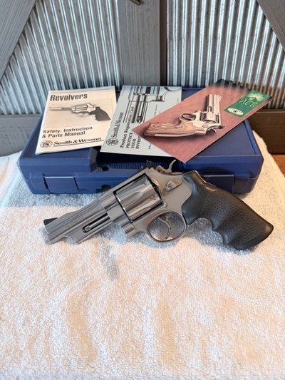 S&W 629-4 Mountain Gun 44 mag in box