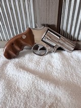 S&W 686-1 2.5 inch, factory combat grips - 2 of 15