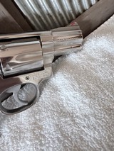 S&W 686-1 2.5 inch, factory combat grips - 4 of 15