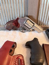 S&W 686-6 2.5 inch 357 mag with extras - 4 of 14