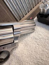 S&W 686-6 2.5 inch 357 mag with extras - 10 of 14