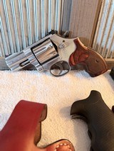 S&W 686-6 2.5 inch 357 mag with extras - 2 of 14