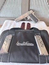 Dan Wesson Razorback 10mm in factory pouch - 1 of 14