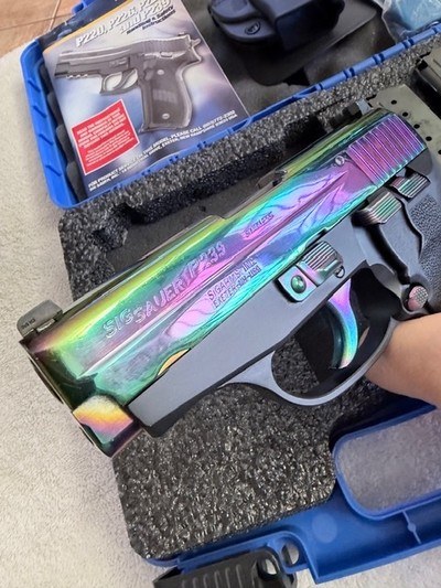 Limited run Sig P239 Rainbow, 40 S&W as new in Box - Image 4 of 15