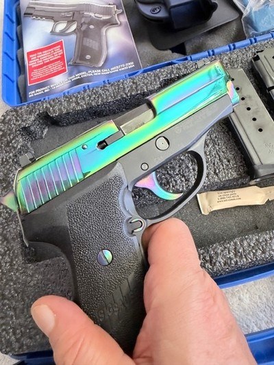 Limited run Sig P239 Rainbow, 40 S&W as new in Box - Image 5 of 15