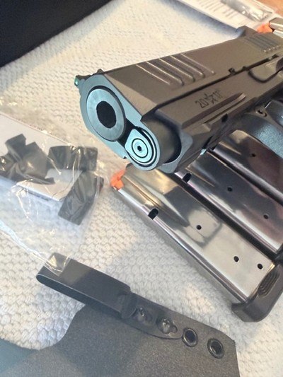 Staccato CS 2011, in bag with 8 mags and holster - Image 15 of 20