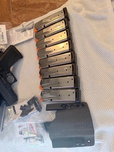 Staccato CS 2011, in bag with 8 mags and holster - Image 4 of 20