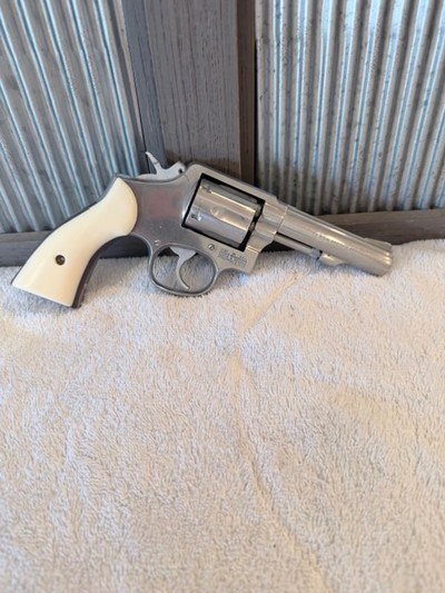 S&W Model 64-3 38 Special Heavy barrel - Image 2 of 13