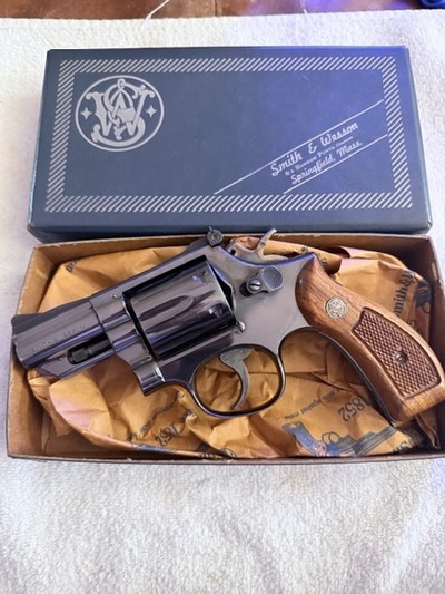 S&W Model 19-3 2.5 inch 357 in box, excellent! - Image 1 of 13