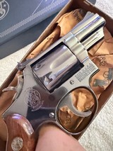 S&W Model 19-3 2.5 inch 357 in box, excellent! - Image 5 of 13