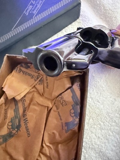S&W Model 19-3 2.5 inch 357 in box, excellent! - Image 10 of 13