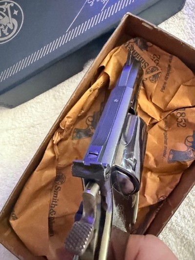 S&W Model 19-3 2.5 inch 357 in box, excellent! - Image 9 of 13