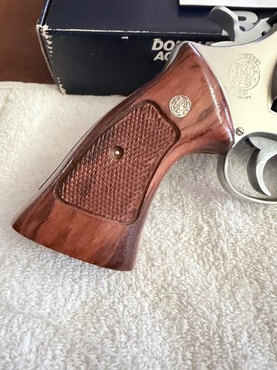 S&W Model 624 no dash in box, excellent condition - Image 6 of 19