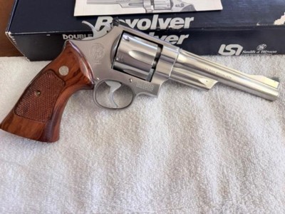 S&W Model 624 no dash in box, excellent condition - Image 5 of 19
