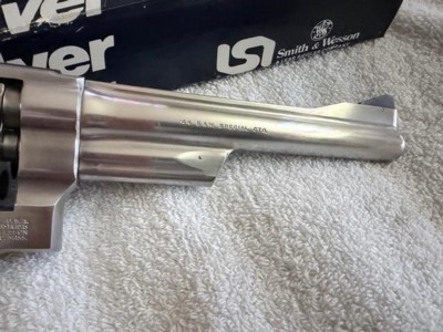 S&W Model 624 no dash in box, excellent condition - Image 8 of 19