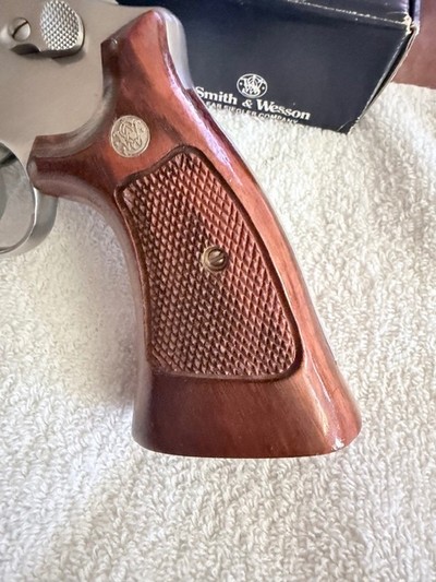 S&W Model 624 no dash in box, excellent condition - Image 4 of 19