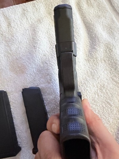 Glock 17 Gen 4 with 3 mags, Glock GTL II light - Image 8 of 14