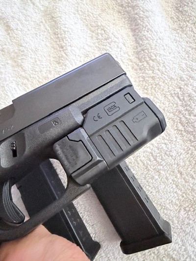 Glock 17 Gen 4 with 3 mags, Glock GTL II light - Image 4 of 14