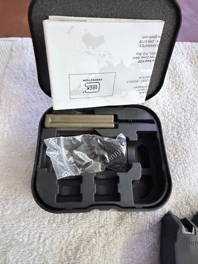 Glock 17 Gen 4 with 3 mags, Glock GTL II light - Image 12 of 14