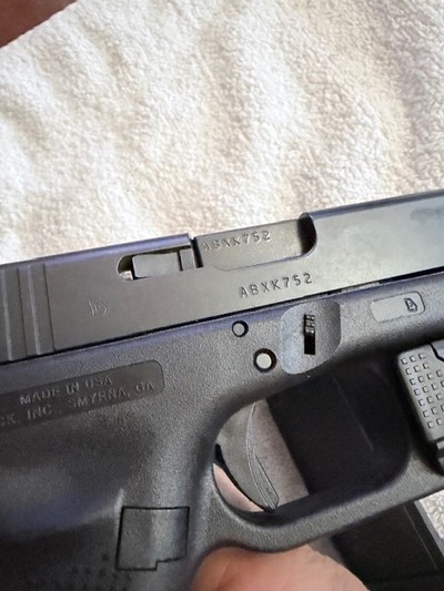 Glock 17 Gen 4 with 3 mags, Glock GTL II light - Image 5 of 14