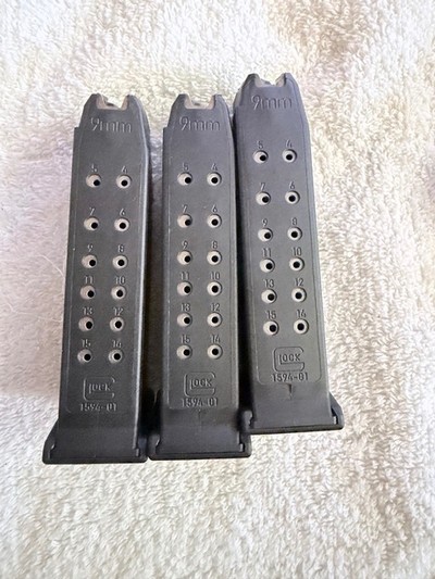 Glock 17 Gen 4 with 3 mags, Glock GTL II light - Image 10 of 14