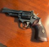 Smith and Wesson 19 2 (357 Mag, Blue, Dimond Grips)
