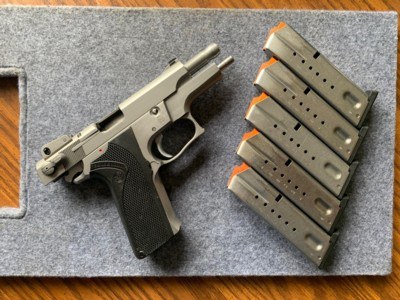 Smith & Wesson 5906 9mm w/extras - Image 2 of 8