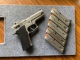 Smith & Wesson 5906 9mm w/extras - Image 1 of 8