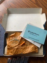 Smith & Wesson 5906 9mm w/extras - Image 7 of 8