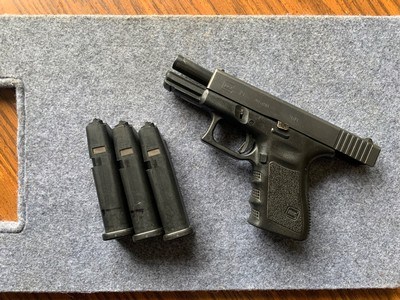 Glock 19 Gen 3 + 3 mags - Image 2 of 6