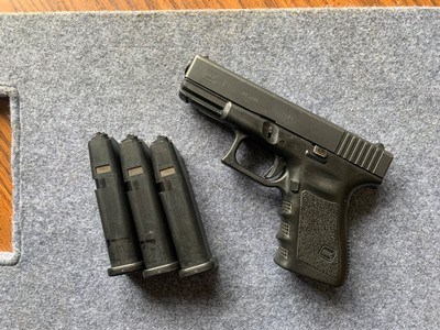 Glock 19 Gen 3 + 3 mags - Image 1 of 6