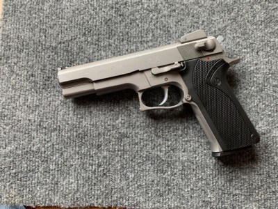 Smith & Wesson 4506 .45acp w/ extra mags - Image 1 of 6