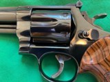 Smith & Wesson 57 no dash 4 inch 41 mag - Image 4 of 13