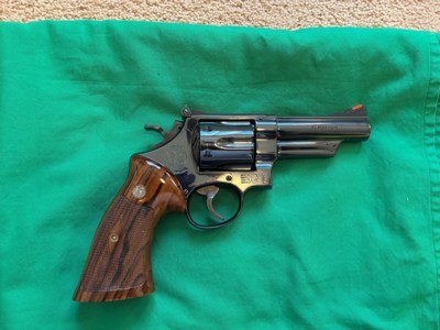 Smith & Wesson 57 no dash 4 inch 41 mag - Image 7 of 13