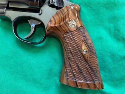 Smith & Wesson 57 no dash 4 inch 41 mag - Image 2 of 13