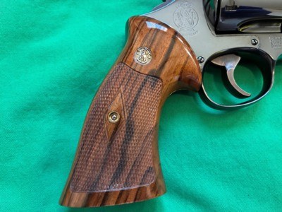 Smith & Wesson 57 no dash 4 inch 41 mag - Image 8 of 13