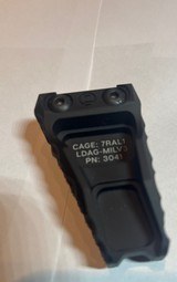 LDAG-MILV3 foregrip - 1 of 4