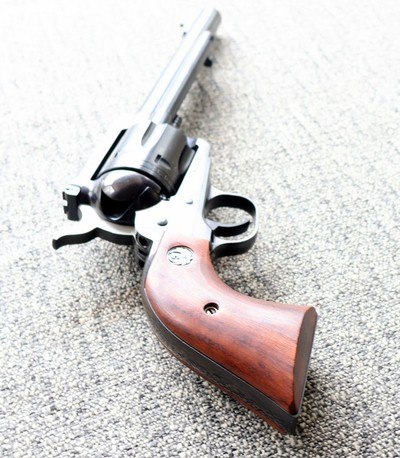Ruger New Model Blackhawk Dual Cylinder 38-40WCF/10MM Revolver with fitted case - Image 17 of 20