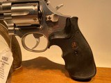 Smith and Wesson Model 686-3 Distinguished Combat Magnum 357 Mag. - 3 of 17