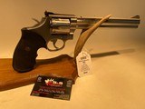 Smith and Wesson Model 686-3 Distinguished Combat Magnum 357 Mag. - 7 of 17