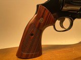 Smith and Wesson Mdl. 586-8 Classic Distinguished Magnum .357 Mag. - 2 of 15