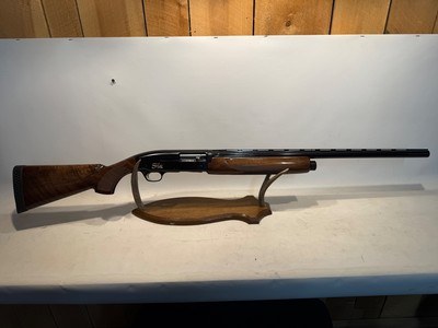 Browning Gold Field Hunter 12Ga 26
V.R. BBL w/ Original Box, Paperwork and Three Choke Tubes