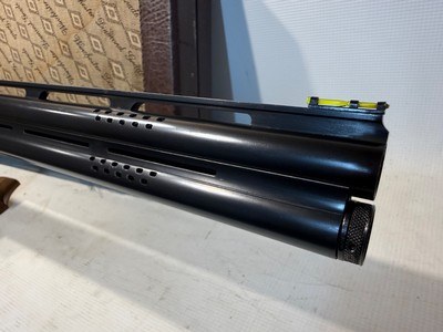 Winchester Model 101 Diamond Grade Trap 12 Ga. w/ 30” Ported Barrels, 7 Choke Tubes, and Hard Case - Image 6 of 25