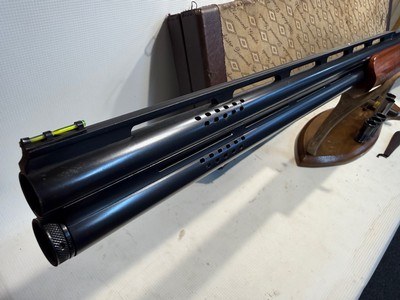 Winchester Model 101 Diamond Grade Trap 12 Ga. w/ 30” Ported Barrels, 7 Choke Tubes, and Hard Case - Image 11 of 25