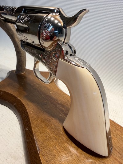 Colt Single Action Army (SAA) Engraved European Edition 9mm w/ 5 1/2” Barrel and Real Ivory Grips - Image 4 of 19