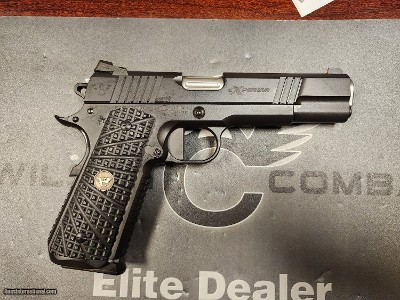 Wilson Combat Experior .45 flat trigger/ night sight